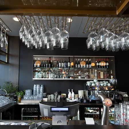 Hotel Mandal Hotel 4*