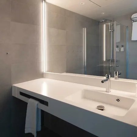Ξενοδοχείο Mandal Hotel 4*